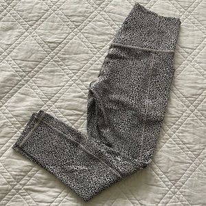 Athleta Textured Salutation Pocket 7/8 Tight in Black/White Microprint Cheetah